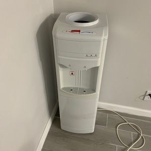 Water cooler hot and cold